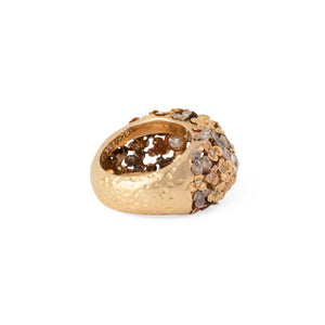 Bague 3 ors ornée de décor floral intercalée de diamant