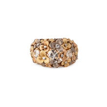 Charger l&#39;image dans la galerie, Bague 3 ors ornée de décor floral intercalée de diamant
