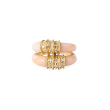 Charger l&#39;image dans la galerie, Bague double anneaux en corail peau d&#39;ange sur or jaune
