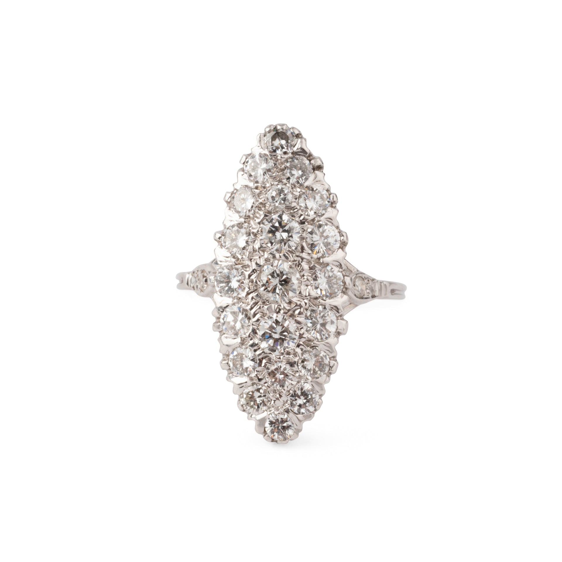 Bague marquise en or gris entièrement sertie de diamants