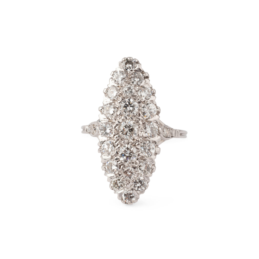 Bague marquise en or gris entièrement sertie de diamants