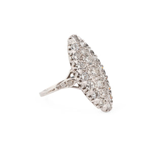 Bague marquise en or gris entièrement sertie de diamants