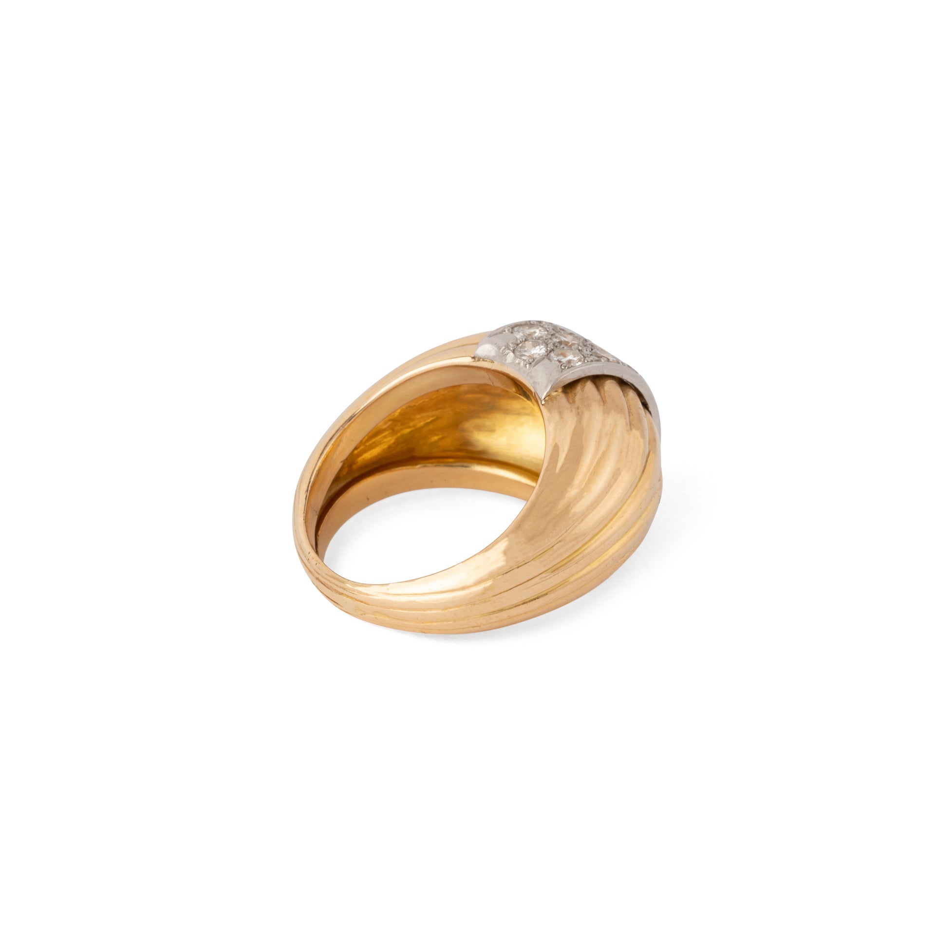 Bague  or jaune et platine godronnée diamant