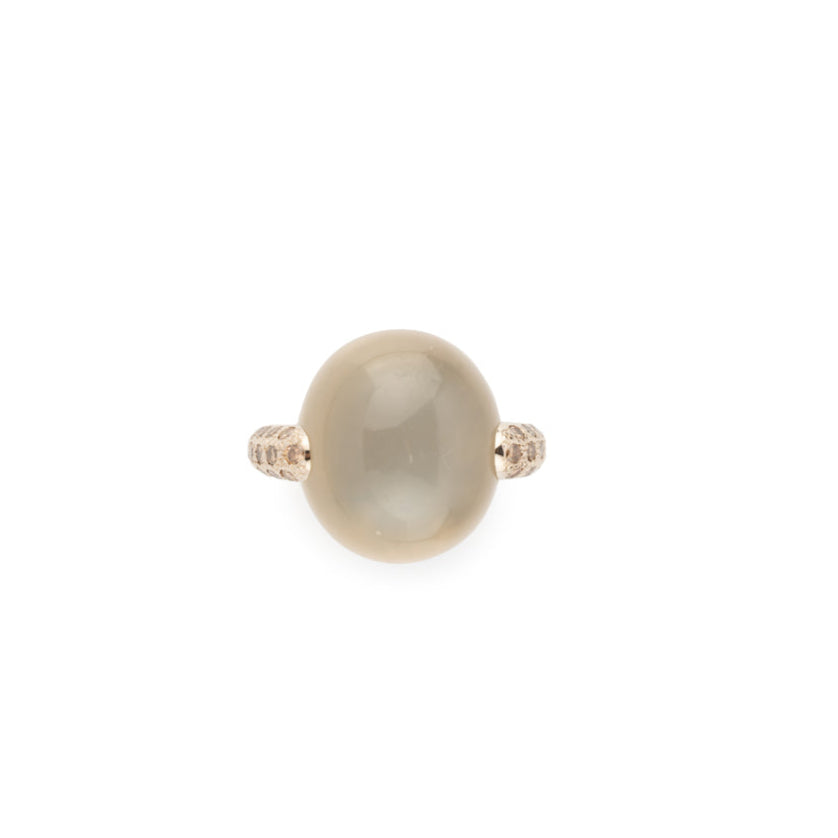Bague or gris modèle Luna de la maison Pomellato en calcédoine et diamant.