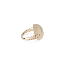 Charger l&#39;image dans la galerie, Bague or gris modèle Luna de la maison Pomellato en calcédoine et diamant.

