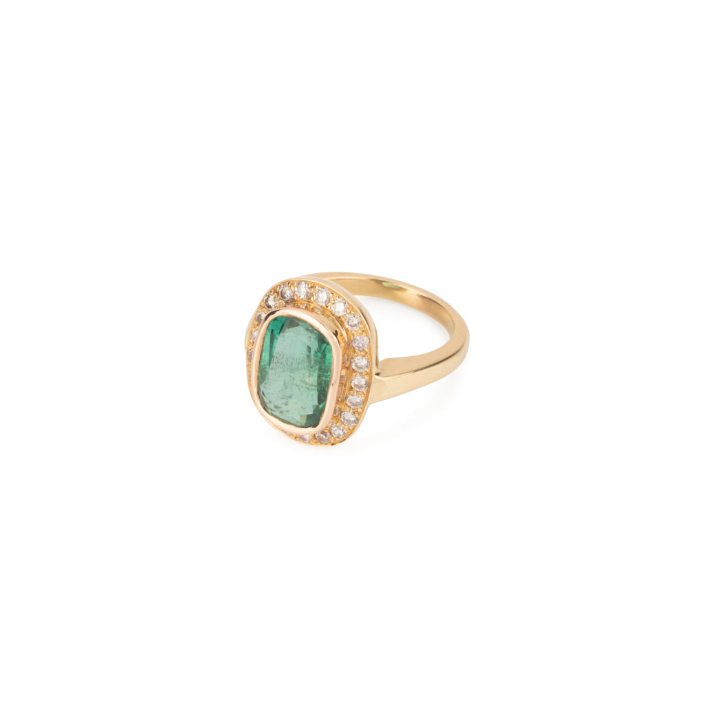Bague en or jaune ornée d'une émeraude