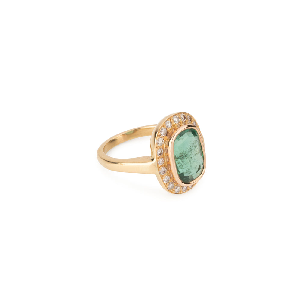 Bague en or jaune ornée d'une émeraude