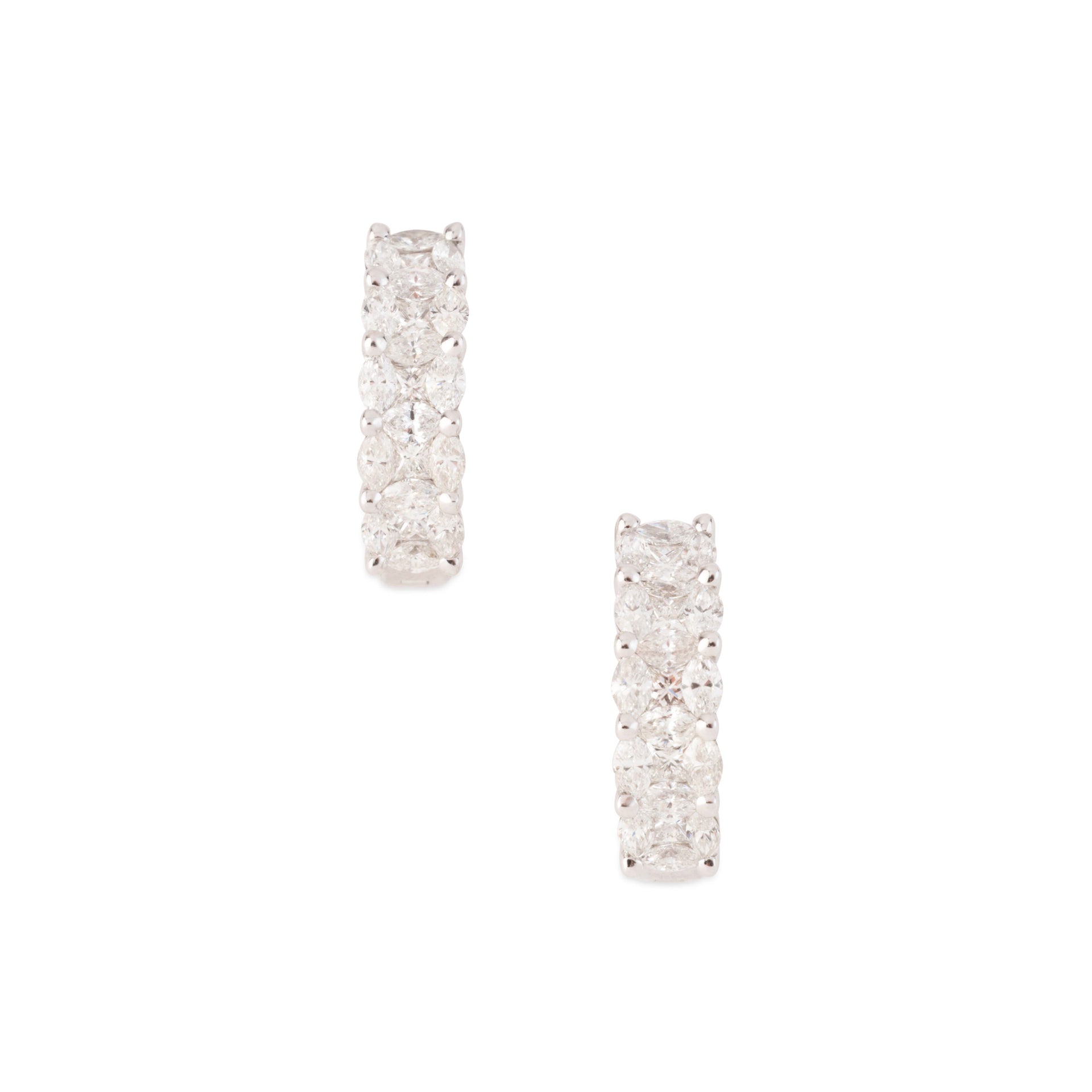 Demi créoles en or gris et diamants