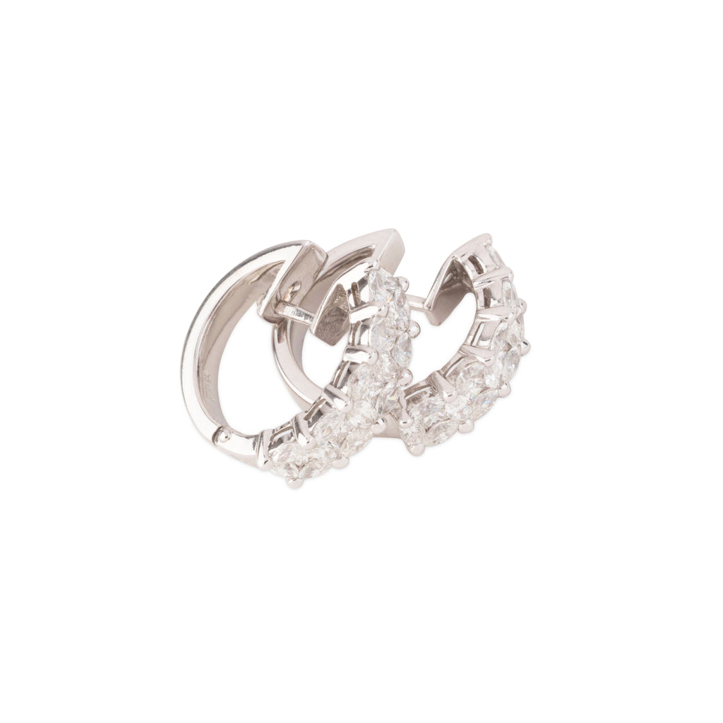 Demi créoles en or gris et diamants