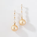 Paire de boucles d'oreilles en or jaune diamants navettes et perles gold des mer du sud
