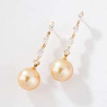 Charger l&#39;image dans la galerie, Paire de boucles d&#39;oreilles en or jaune diamants navettes et perles gold des mer du sud
