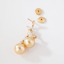 Charger l&#39;image dans la galerie, Paire de boucles d&#39;oreilles en or jaune diamants navettes et perles gold des mer du sud
