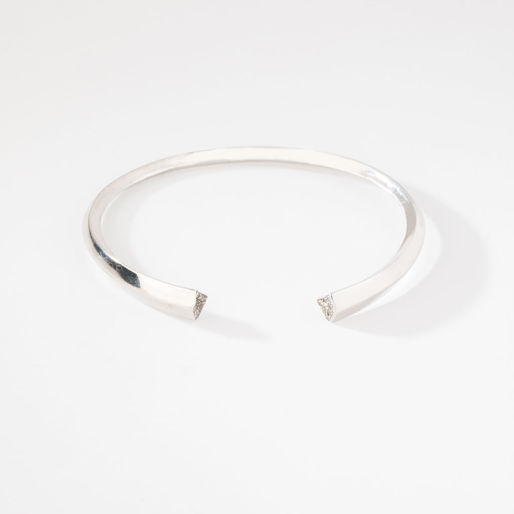 Bracelet jonc serti de petits diamants