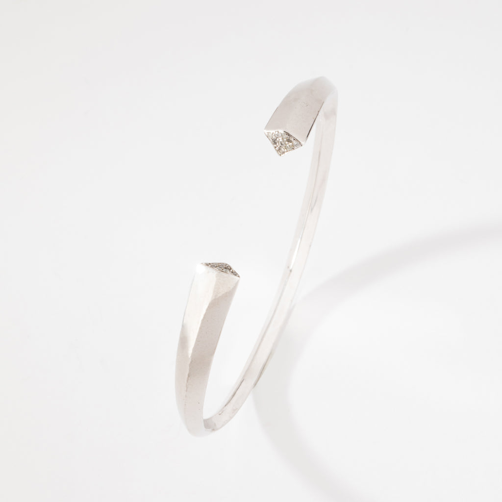 Bracelet jonc serti de petits diamants