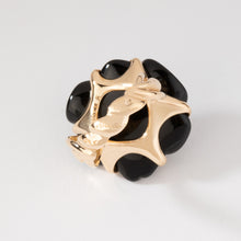 Charger l'image dans la galerie, Bague Camelia or jaune de la maison Chanel
