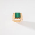 Yellow gold signet ring adorned with a square malachite