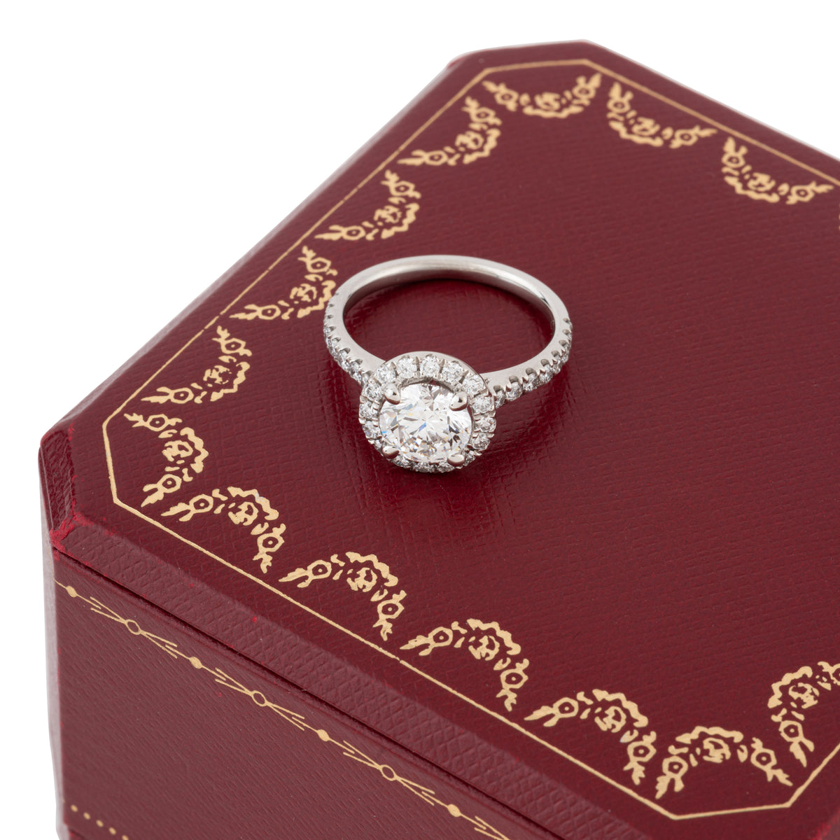 Bague solitaire "Destinée" de la maison Cartier en platine