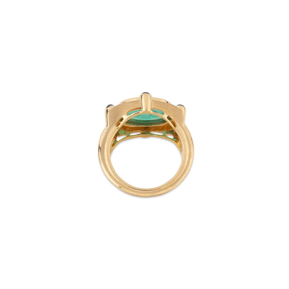 Engraved Etruscan yellow gold ring with glass paste