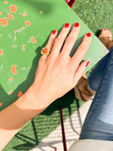 Bague en or jaune ornée d'une opale de feu