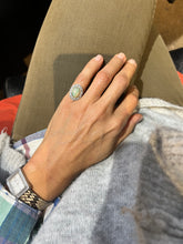 Charger l&#39;image dans la galerie, Bague en opale ovale entourée de diamants
