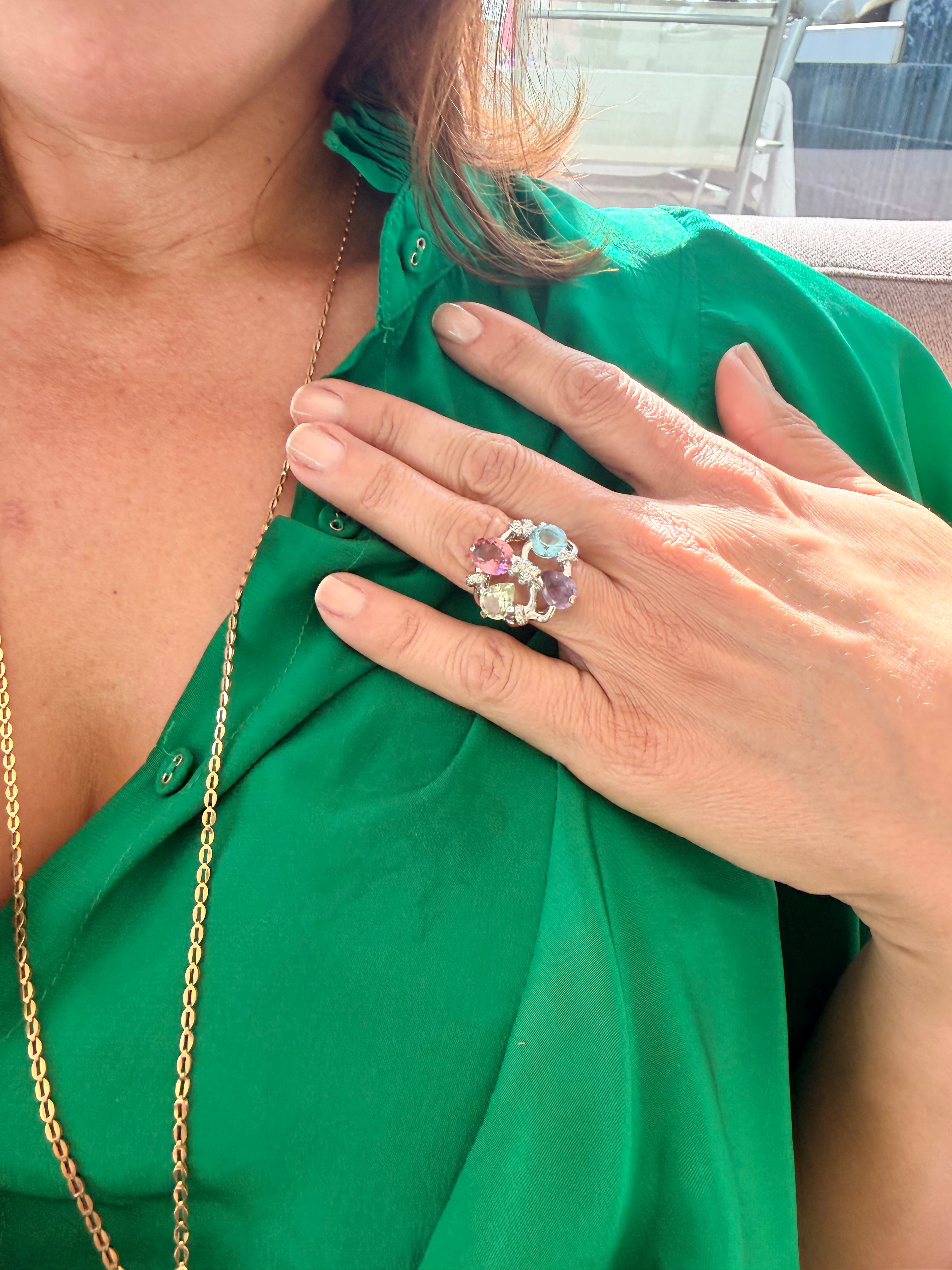 Bague Chanel "Vénitienne" avec pierres fines