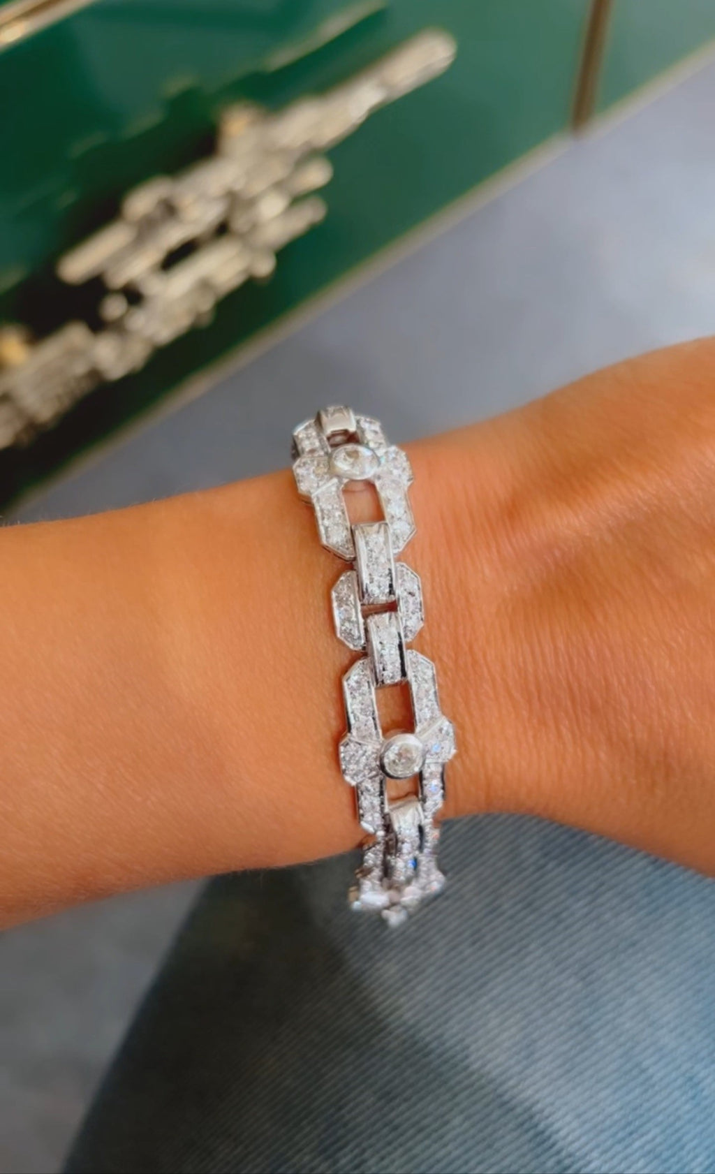 Bracelet Art Déco en platine et diamants à motifs géométriques