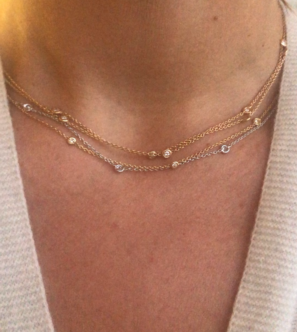Collier or jaune intercalé de diamant sur maille forçat