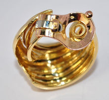 Charger l&#39;image dans la galerie, Paire de créoles or jaune  maison Van Cleef And Arpels - adalgyseboutique
