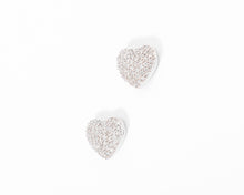 Charger l&#39;image dans la galerie, Boucles d&#39;oreilles en gris formant des cœurs, pavée de diamant
