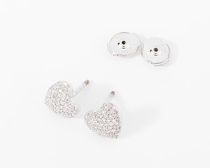 Boucles d'oreilles en gris formant des cœurs, pavée de diamant