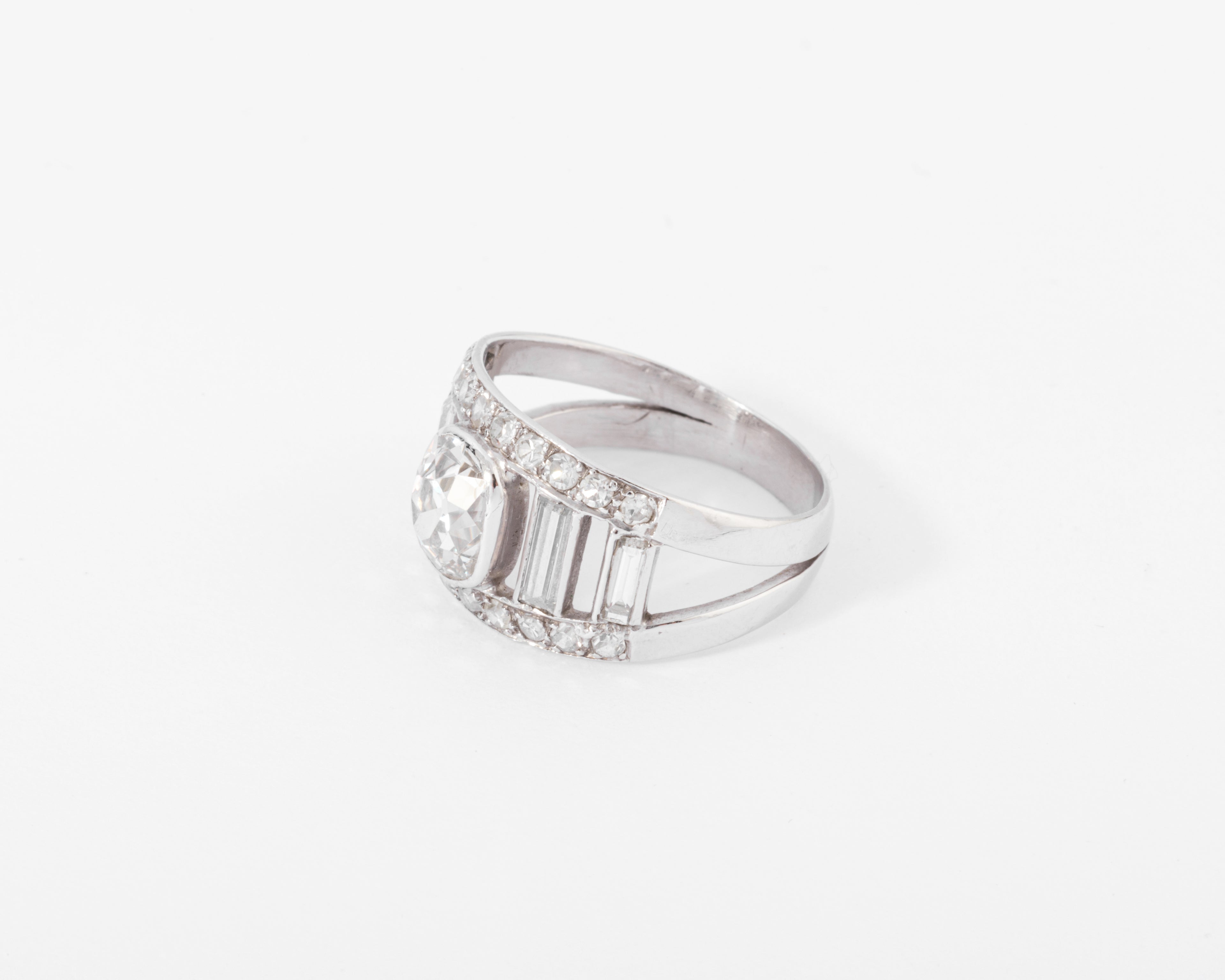 Bague en diamant et platine forme bandeau