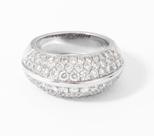 Charger l&#39;image dans la galerie, Bague jonc en or gris entièrement pavée de diamant
