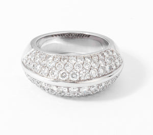 Bague jonc en or gris entièrement pavée de diamant