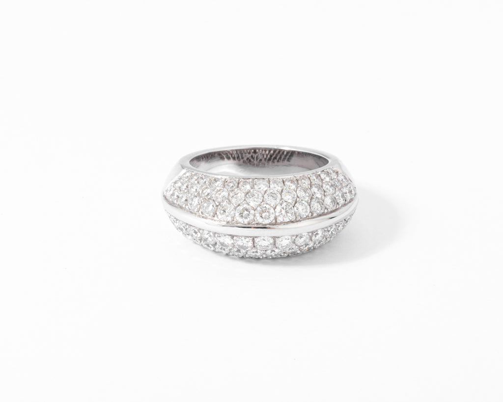 Bague jonc en or gris entièrement pavée de diamant