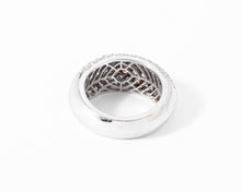 Charger l&#39;image dans la galerie, Bague jonc en or gris entièrement pavée de diamant
