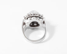 Charger l&#39;image dans la galerie, Bague marguerite en perle, entourée diamants
