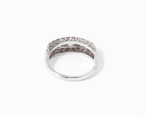 Bague jarretière en platine ornée de diamants