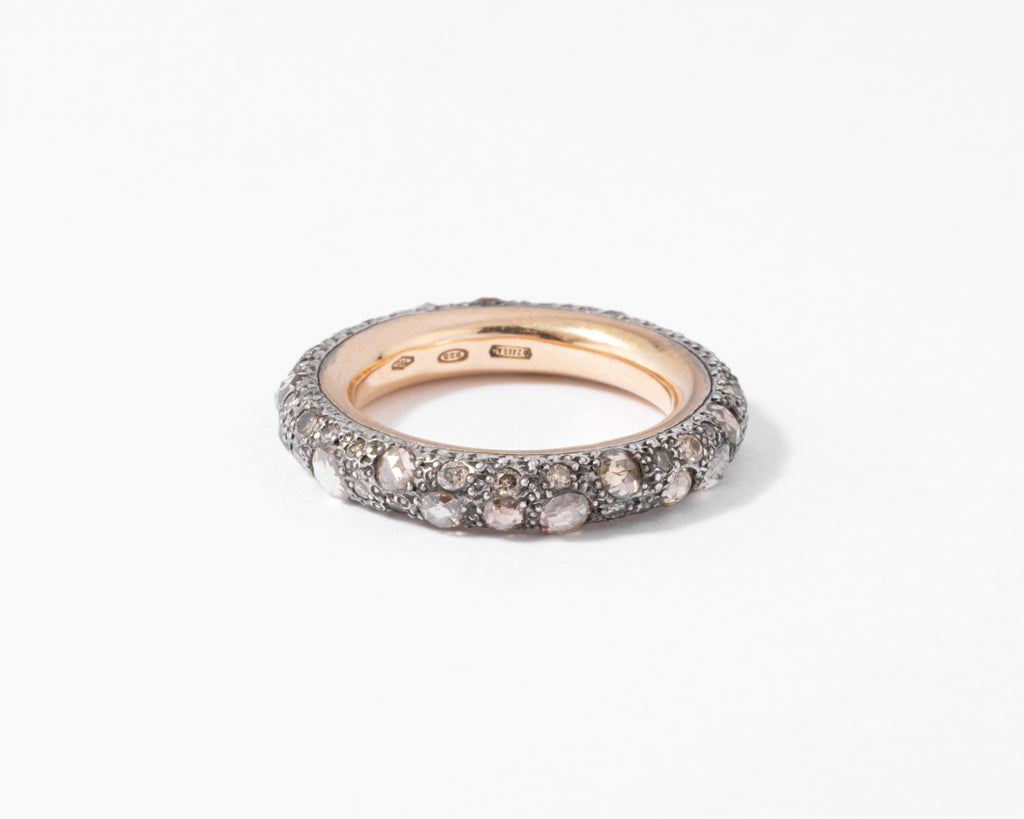 Alliance en diamant bruns de la maison Pomellato modèle Tango