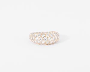 Bague jonc bombée en diamant.