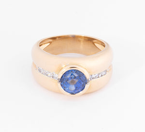 Bague jonc or jaune ornée d'un saphir taille ronde et diamant