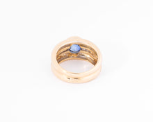 Charger l&#39;image dans la galerie, Bague jonc or jaune ornée d&#39;un saphir taille ronde et diamant
