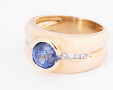 Charger l&#39;image dans la galerie, Bague jonc or jaune ornée d&#39;un saphir taille ronde et diamant
