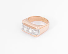 Charger l&#39;image dans la galerie, Bague chevalière ornée de diamant
