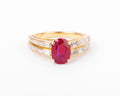 Bague or jaune ornée d'un rubis Birman