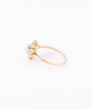 Charger l&#39;image dans la galerie, Bague marguerite ancienne en or et diamant

