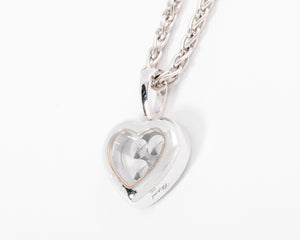 Un pendentif or gris signé de la maison Chopard
