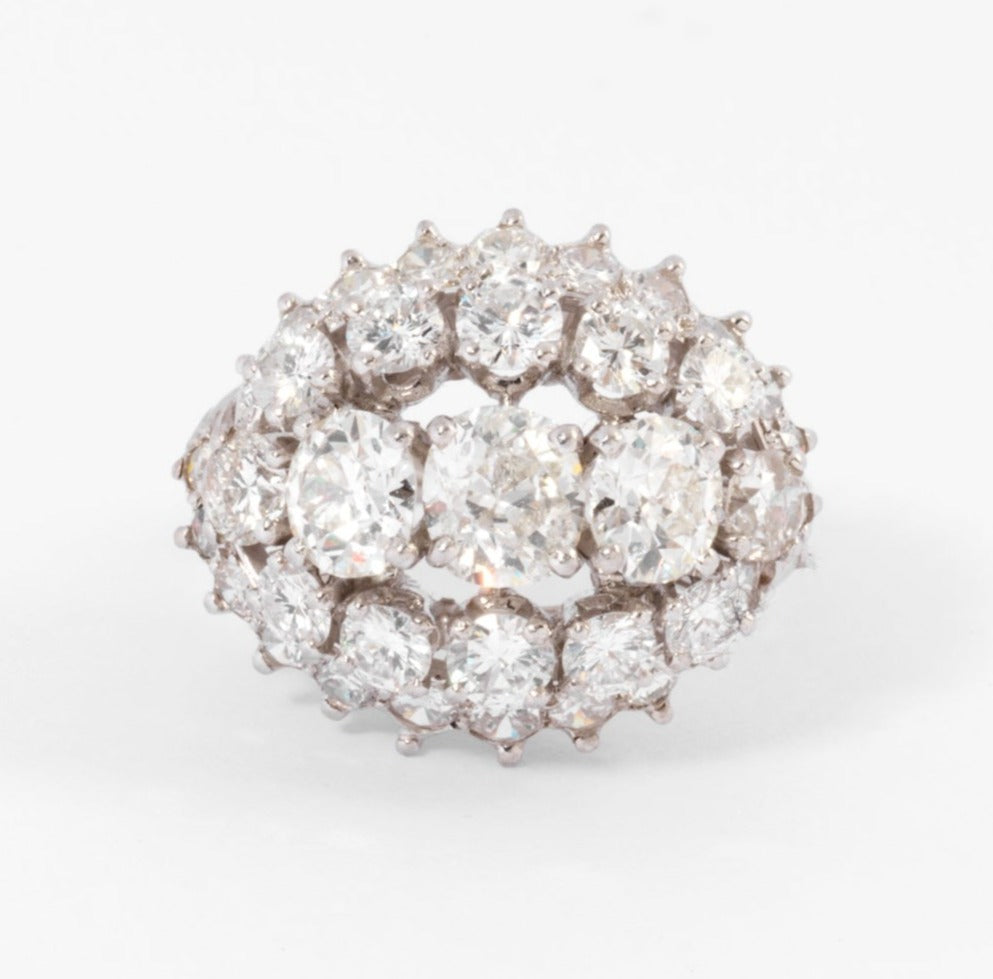 Bague or gris et diamants des années 1960