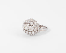 Charger l&#39;image dans la galerie, Bague or gris et diamants des années 1960
