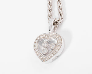 Un pendentif or gris signé de la maison Chopard