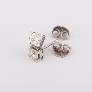 Paire de puce d'oreilles en diamant de taille moderne